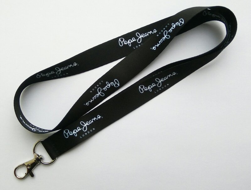Шнурок для бейджа з логотипом Pepe Jeans Черный шнурок с белым логотипом